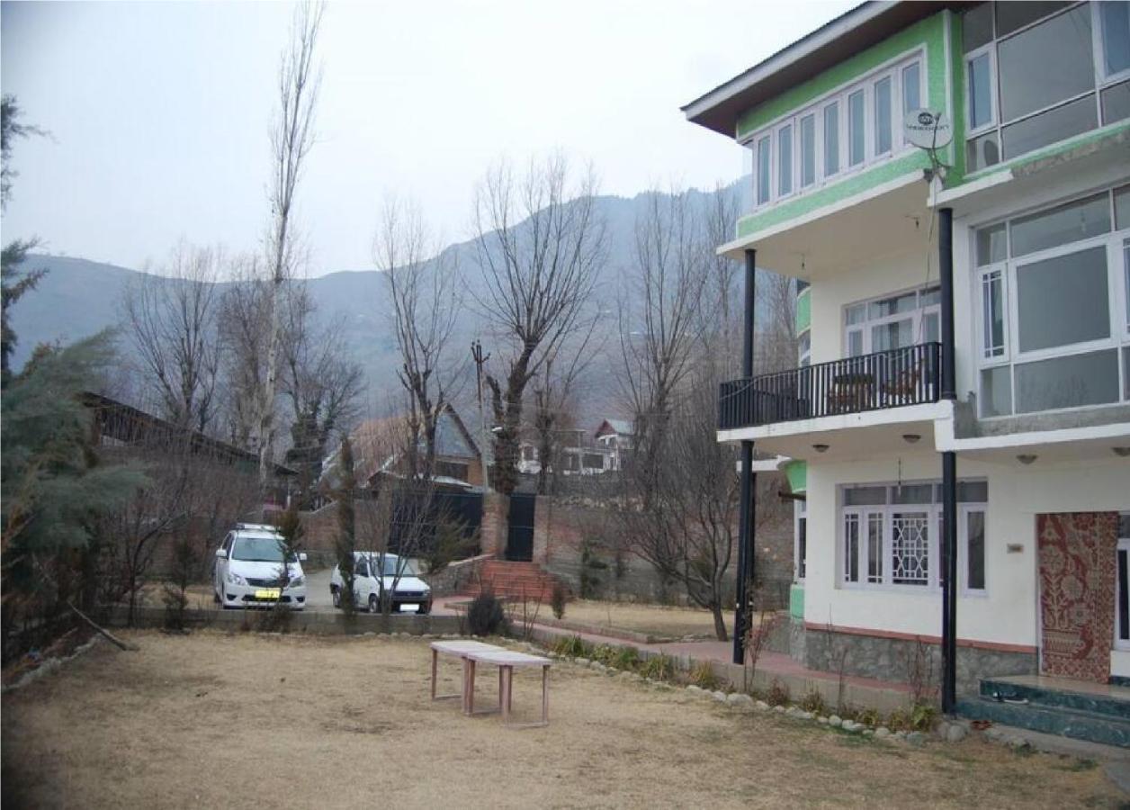 Calm Holiday Inn Srīnagar 외부 사진