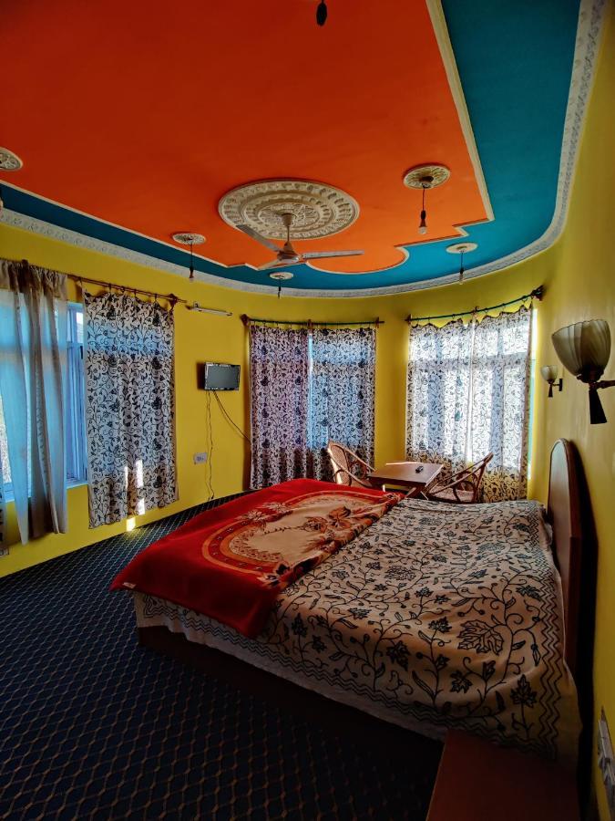 Calm Holiday Inn Srīnagar 외부 사진