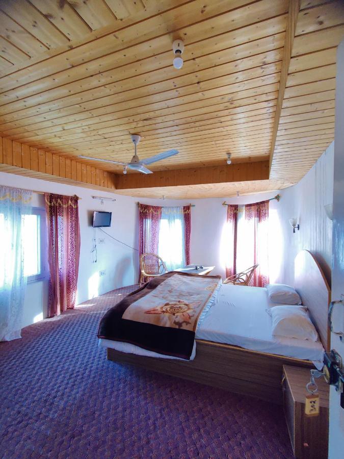 Calm Holiday Inn Srīnagar 외부 사진