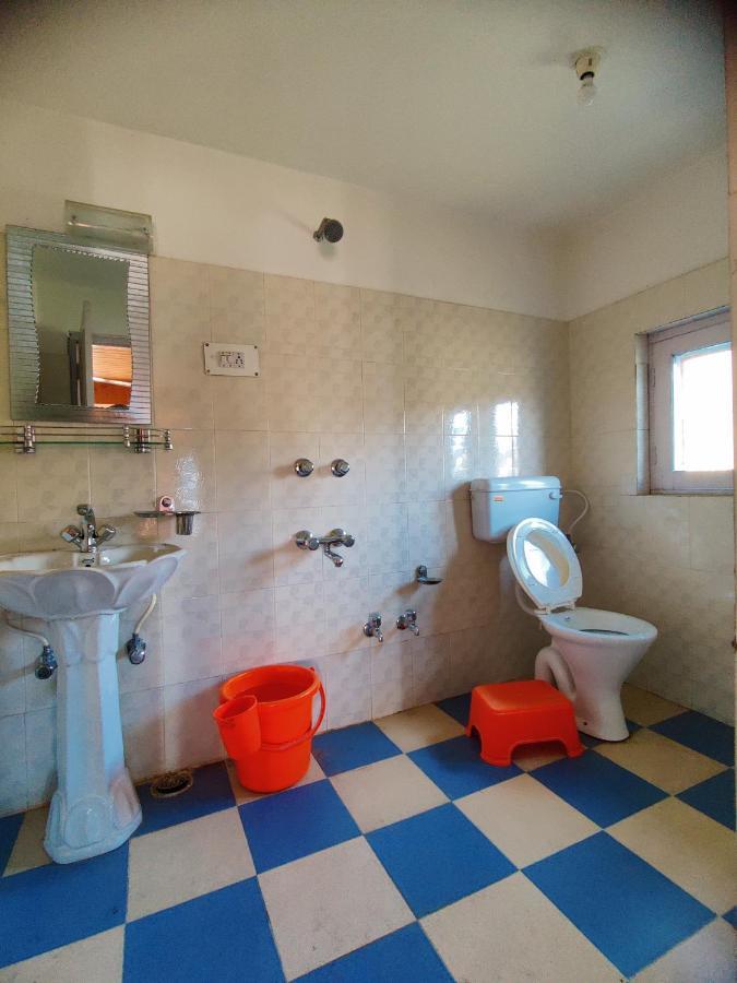 Calm Holiday Inn Srīnagar 외부 사진